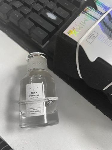 No.30 La Fille De Berlin Perfume photo review