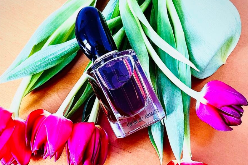 What’s the Best Armani’s Sì Dupe Perfume? An affordable dupe that smells just like the original!