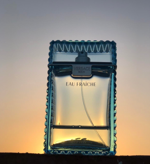 Why Is Versace Eau Fraiche For Men So Popular? Discover Its Fresh And Masculine Notes!