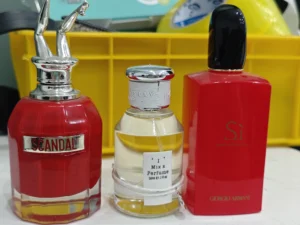 Visual breakdown comparing the fragrance notes of an expensive modern chypre perfume with an affordable, cruelty-free alternative in the US market.