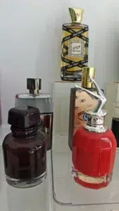 How to Choose the Best Le Labo Dupe in the USA: A Supply Chain Expert’s Guide 1 Side-by-side comparison of a $300 luxury Le Labo perfume bottle and a premium, high-concentration Extrait de Parfum alternative.