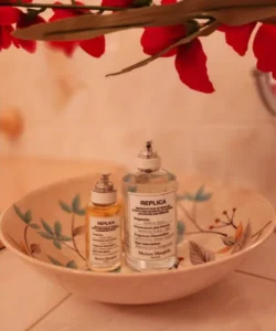 How to Find the Best Maison Margiela Replica Bubble Bath Dupe (Without the Harsh Dry-Down) 1 Side-by-side comparison of an expensive Maison Margiela Bubble Bath designer EDT and a high-concentration replica bubble bath dupe.