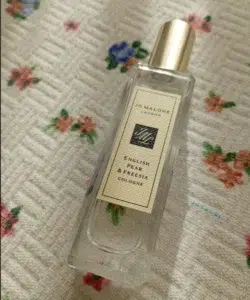 Cost and concentration comparison chart showing a high-end designer fragrance next to a factory-direct perfume bottle.