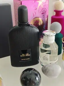 Visual chart comparing fragrance oil concentration and raw material costs between Tom Ford Black Orchid and an affordable factory-direct perfume dupe.