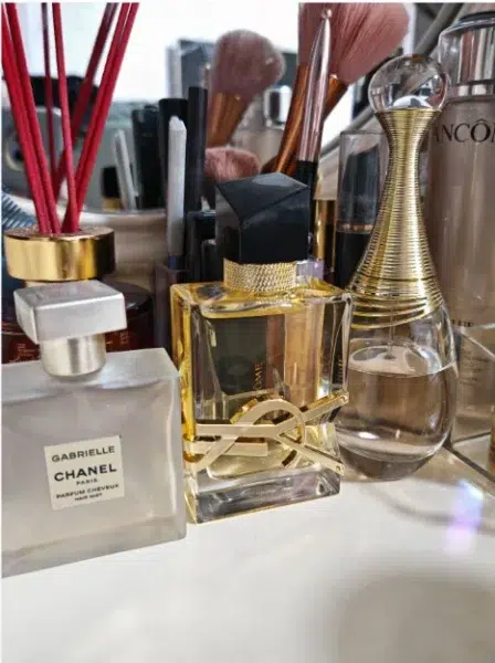 How to Choose the Best YSL Perfume for Women: A Supply Chain Expert’s Guide 1 Side-by-side comparison of a luxury designer fragrance bottle and a high-quality affordable perfume alternative, showing the difference in packaging costs.