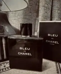 Analyzing the scent profile and packaging of Bleu de Chanel versus the iMixx No 17 Extrait de Parfum long-lasting alternative.