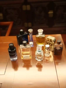 How to Choose a True Luxury Perfumes in the USA: A Supply Chain Expert's Guide 2 Comparing the oil concentration and color of high-end niche perfume with an accessible Extrait de Parfum alternative on a testing table