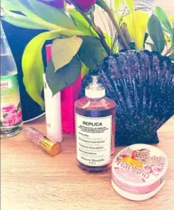 Comparison showing a high-end fresh cut flowers perfume alongside an affordable, long-lasting Extrait de Parfum dupe.