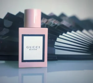 How to Choose the Best Gucci Bloom Dupe in the USA: A Master Perfumer’s Guide to White Floral Chemistry, Longevity & Supply Chain Secrets (2026) 1 Side-by-side comparison of a $160 luxury white floral designer bottle versus a lab-direct Extrait de Parfum alternative crafted for long-lasting wear in the USA.