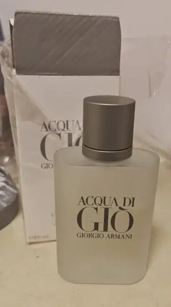 Comprehensive bottle design and concentration class comparison between luxury designer cologne and factory-direct alternative in the USA.