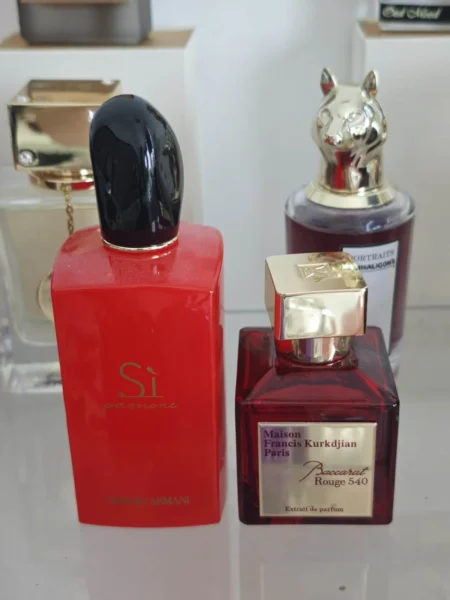 Side-by-side comparison of Giorgio Armani Si original perfume and a high-quality affordable alternative in the USA.