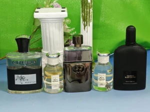Comparing the packaging and fragrance concentration of Tom Ford Black Orchid with a budget-friendly Extrait de Parfum alternative like No. 32