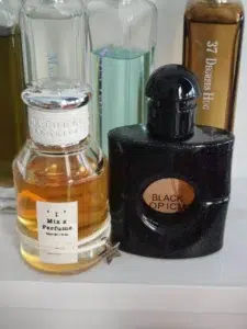 Visual breakdown of retail pricing for a $150 designer gourmand fragrance compared to a high-concentration factory-direct Extrait de Parfum alternative in the US market.