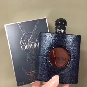 How to Decode the Perfume Supply Chain: Finding the Ultimate YSL Black Opium Dupe in the USA 1 Side-by-side comparison of a $150 luxury designer perfume bottle and a high-quality, factory-direct YSL Black Opium alternative.