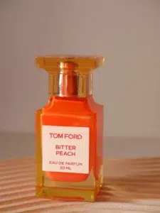 How to Wear Tom Ford Bitter Peach in the USA: A Perfumer’s Guide to Smell, Longevity, Seasons, Layering & Smart Alternatives 2 Luxury peach fragrance beside IMIXX No.60 in a side-by-side Bitter Peach inspired perfume comparison